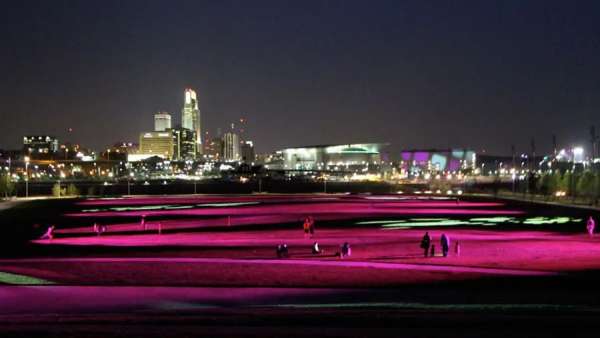 5英畝大草坪的燈光秀展覽活動(dòng)瞬息萬(wàn)變，震撼