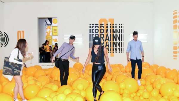 Adidas跑鞋快閃互動(dòng)活動(dòng)策劃的區(qū)域和游戲更像在游樂場(chǎng)玩耍