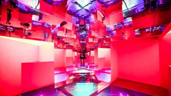 曼陀羅之丘快閃式主題展覽活動(dòng)裝置，懸浮于都市的理想城