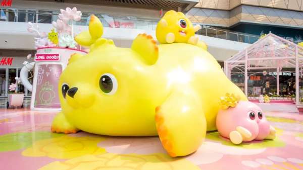 原創(chuàng)IP萌芽熊突現(xiàn)快閃店活動(dòng)撒嬌求抱抱，策劃的玻璃花房好夢(mèng)幻