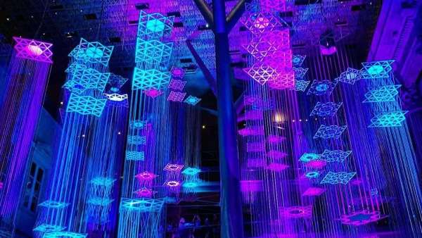 浮城的互動展覽活動裝置太夢幻了，搭配音樂更像一場表演