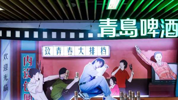 徐家匯驚現(xiàn)跨時代干杯時尚影展活動，系列策劃開啟穿越大片