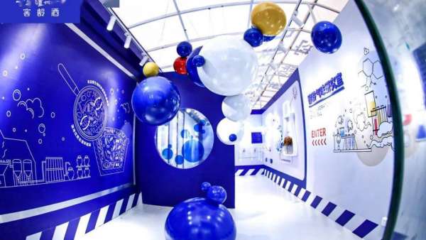 橫在市井之中的窖齡酒快閃店活動(dòng)策劃的藍(lán)色風(fēng)暴太勁爆了
