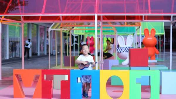 夏日彩虹藝術(shù)展覽活動裝飾顛覆你對夏日的全新認(rèn)知