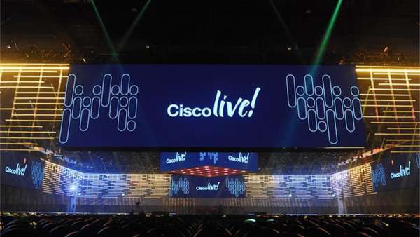 思科直播的大客戶活動策劃的這個漂浮的巨大立方體太令人驚嘆了