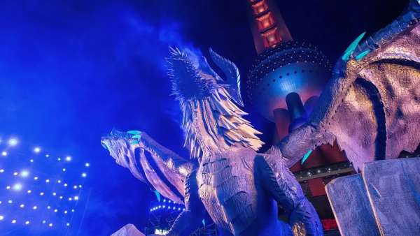 英雄聯(lián)盟全球總決賽陸家嘴的線下助威活動策劃的巨龍，霸氣