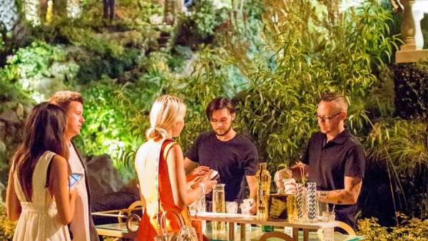 這場夏至派對活動策劃被布景設(shè)計師造成了一個魔幻世界，酷