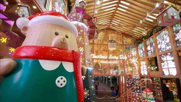 海港城圣誕藝術(shù)展覽活動(dòng)策劃精心推出慈善圣誕熊，滿滿正能量