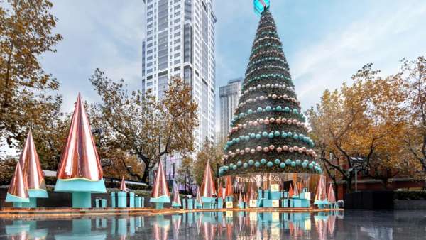 Tiffany圣誕樹正式亮燈，藍(lán)色禮盒解鎖圣誕活動策劃贏驚喜