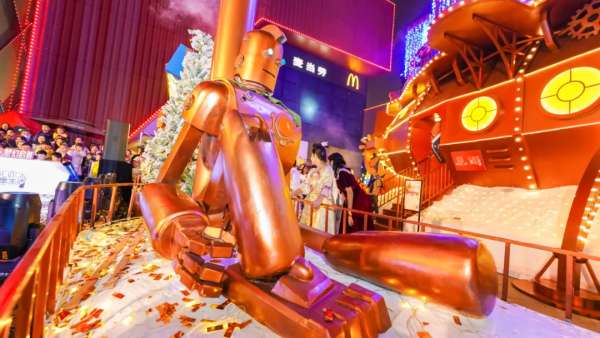 16米高的奇跡之城展覽活動(dòng)策劃打造了福州首個(gè)蒸汽朋克美陳裝置