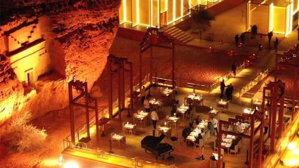 沙特阿拉伯這家餐廳的開業(yè)活動策劃竟是在考古遺址舉辦，忒獨特了