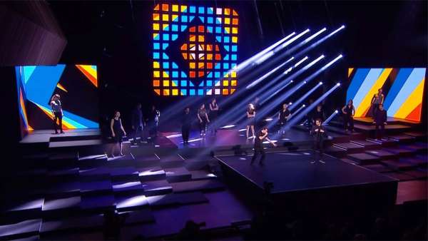 電信運營商的這場年度活動策劃了現(xiàn)實與虛擬的多章節(jié)節(jié)目，夠酷