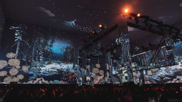 愛(ài)馬仕莫斯科旗艦店開(kāi)業(yè)派對(duì)活動(dòng)策劃了一個(gè)立方體的魔法森林