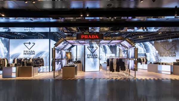 Prada再生尼龍系列快閃店活動策劃再現(xiàn)“再生尼龍”沉浸體驗