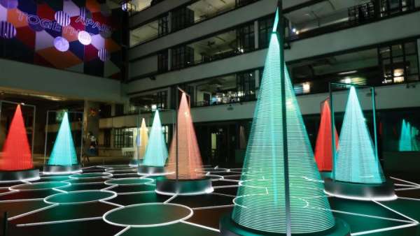 一米距離的圣誕主題活動(dòng)策劃裝置既有愛又夢(mèng)幻流光，真美