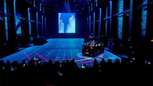 自動駕駛出租車發(fā)布會活動策劃充滿了科技感，全新技術熟練駕馭