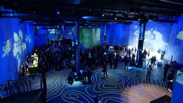 房地產(chǎn)公司的年會活動策劃就是用投影映射打造出沉浸式活動場景的