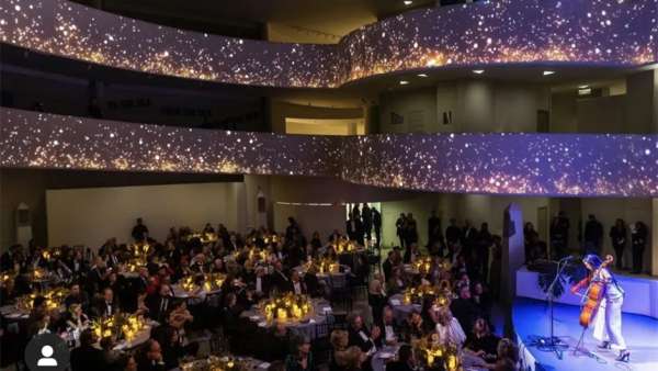 古根海姆國(guó)際慶典活動(dòng)策劃以派對(duì)拉開(kāi)了序幕，用經(jīng)典致敬神奇