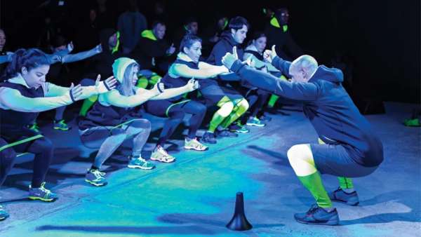 耐克冬季訓(xùn)練服發(fā)布活動(dòng)策劃把900平空間改成了高科技冰川體驗(yàn)區(qū)