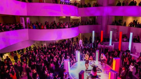 迪奧贊助的古根海姆國(guó)際慶典活動(dòng)是紐約秋季時(shí)尚與藝術(shù)界最期待的