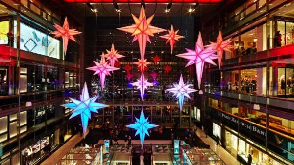 Holiday Under the Stars大型燈光秀活動(dòng)策劃的12顆星星很耀眼