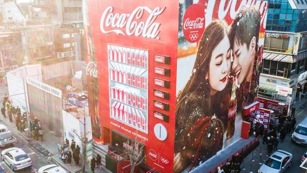 可口可樂紅色巨型販賣機(jī)快閃活動策劃大放光彩，體驗(yàn)十足
