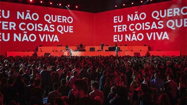 巴黎銀行舉辦的年度員工派對活動策劃在室內(nèi)籃球場驚喜亮相