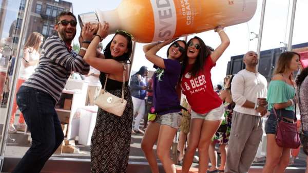 伏特加體驗式營銷活動策劃未來風(fēng)格和交互式物理空間強強加持