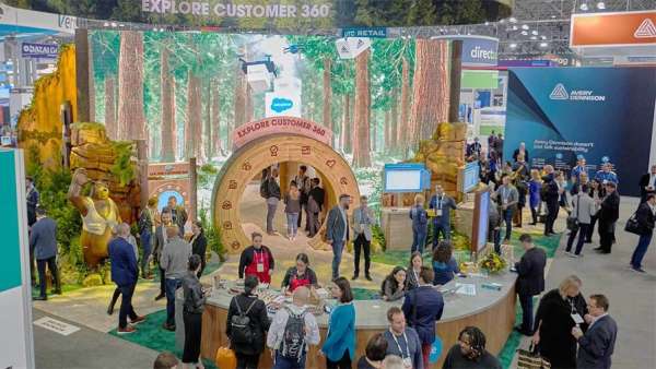 零售業(yè)大會(huì)上的這個(gè)展覽活動(dòng)策劃了一個(gè)身臨其境視覺(jué)刺激的體驗(yàn)