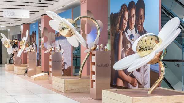 新香水“雛菊之戀”快閃店活動策劃了一個身臨其境的「氣味站」