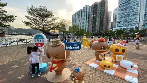 海濱公園長廊「維港癲當(dāng)開心村」展示活動策劃的「癲當(dāng)」太好玩了