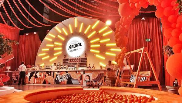 開胃酒體驗式派對活動策劃居然有點橙黃色的「運河」，真有趣