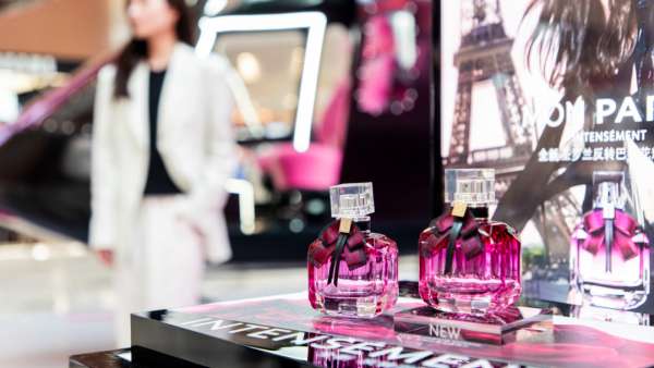 YSL圣羅蘭狂愛(ài)之旅快閃店活動(dòng)策劃居然來(lái)了架大型直升飛機(jī)