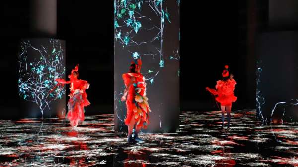 這場(chǎng)賽博朋克新媒體服裝大秀活動(dòng)策劃竟出自廣美師生，太酷了