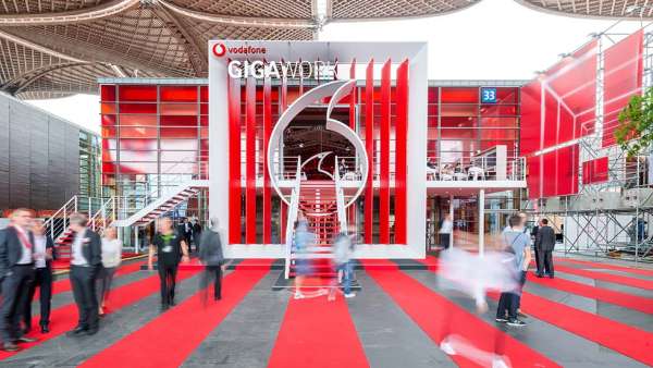 沃達(dá)豐品牌展覽活動(dòng)策劃「千兆廣場(chǎng)」以數(shù)字形式做了創(chuàng)新性展示