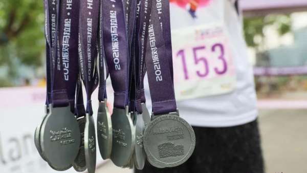 派對馬拉松彩跑活動策劃嗨翻了，現(xiàn)場熱情勝過當天的高溫