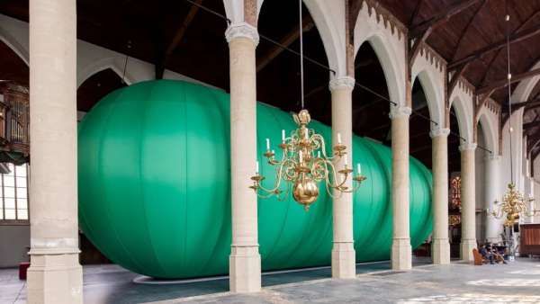 霍夫曼全新「綠繭」充氣藝術(shù)活動(dòng)策劃的裝置寓意著世界最后會(huì)戰(zhàn)勝疫情