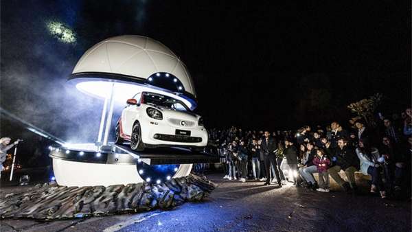 奔馳新款Smart上市活動策劃從一個街頭不明球體宣告正式開始