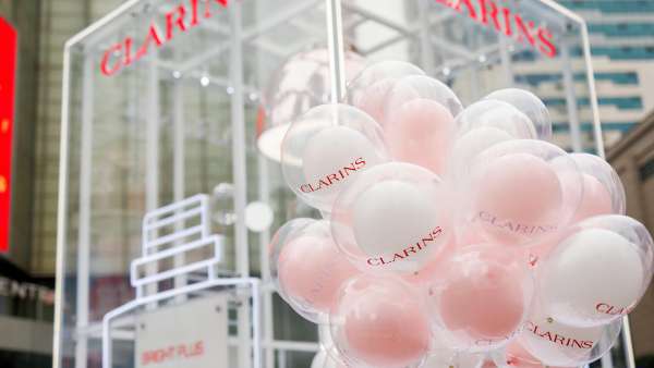 據(jù)說(shuō)來(lái)夢(mèng)幻透明「煥白氧氣艙」快閃活動(dòng)策劃呼吸一下就能美白！