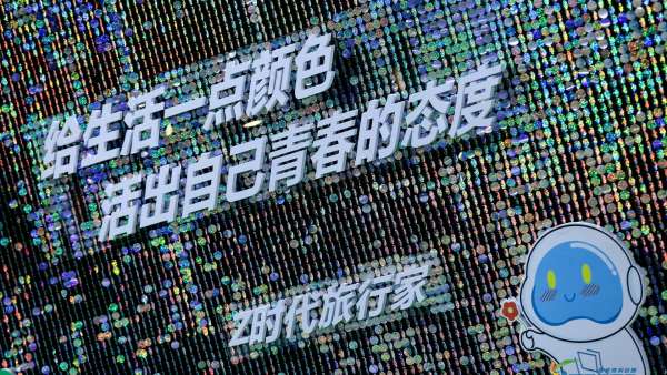 「守一生時光 尋四季花開」主題青春匯活動策劃仿佛戶外婚禮現(xiàn)場
