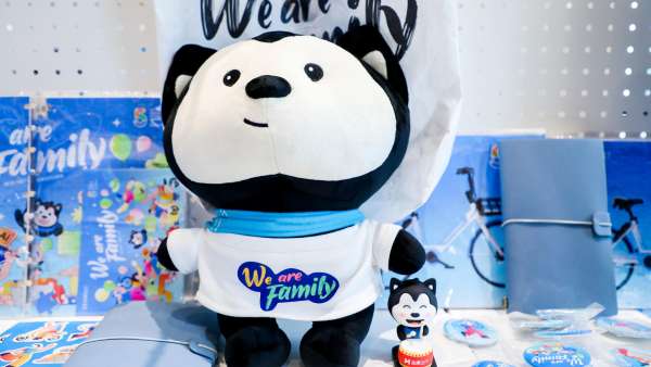 “We are family”哈嘍出行五周年慶典活動(dòng)策劃盡顯童年游戲周邊