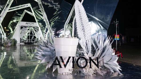 Avión特級(jí)香檳音樂節(jié)品牌體驗(yàn)活動(dòng)策劃的拍照裝置相當(dāng)吸睛