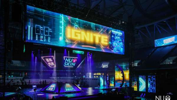 如新這次的超級年會以技術(shù)與藝術(shù)的融合，打造了一場華麗的視聽盛宴