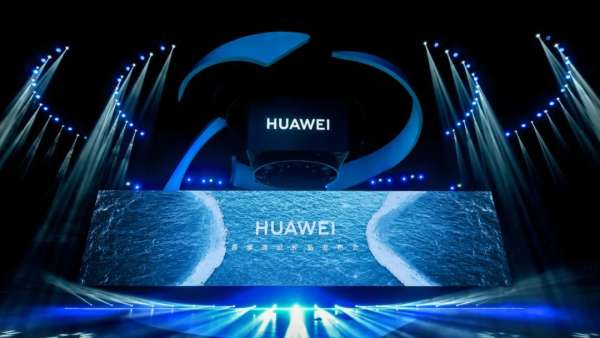 華為春季旗艦新品發(fā)布活動(dòng)策劃舞美突破直屏的沉穩(wěn)，傳遞更強(qiáng)的藝術(shù)感