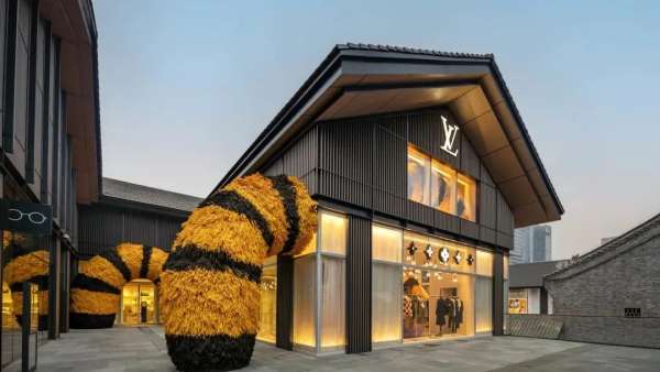 成都太古里L(fēng)V的虎年藝術(shù)展覽活動(dòng)策劃裝置毛茸茸的，太萌了