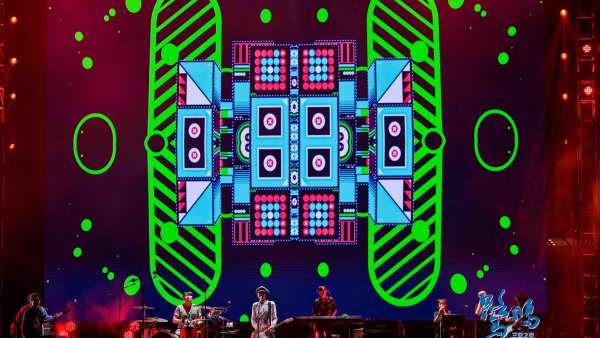 三亞之夜群星演唱會(huì)活動(dòng)策劃星光熠熠，觀眾氣氛熱情高漲