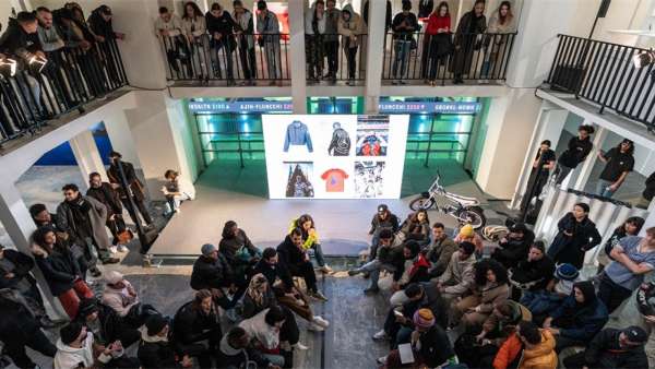 這場網(wǎng)絡(luò)平臺發(fā)布會活動策劃更像一場時尚展覽活動