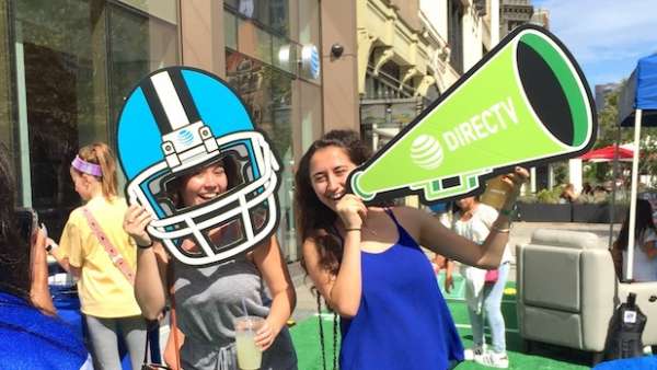 DirecTV 美國橄欖球大聯(lián)盟體驗活動驚現(xiàn)波士頓街道