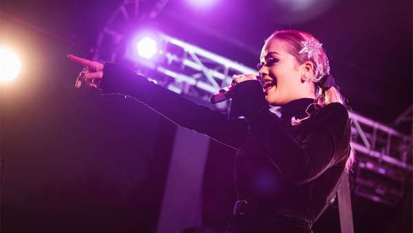 沒有模特的設(shè)計師T臺秀:蛇紋石夏日派對