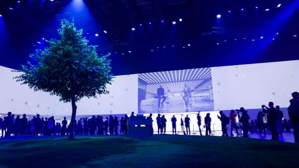 奧迪未來盛典活動(dòng)策劃在廣州塔下打造了一個(gè)三重體驗(yàn)空間